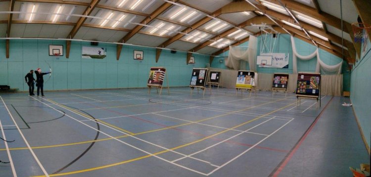 Noughts and crosses shoot out.